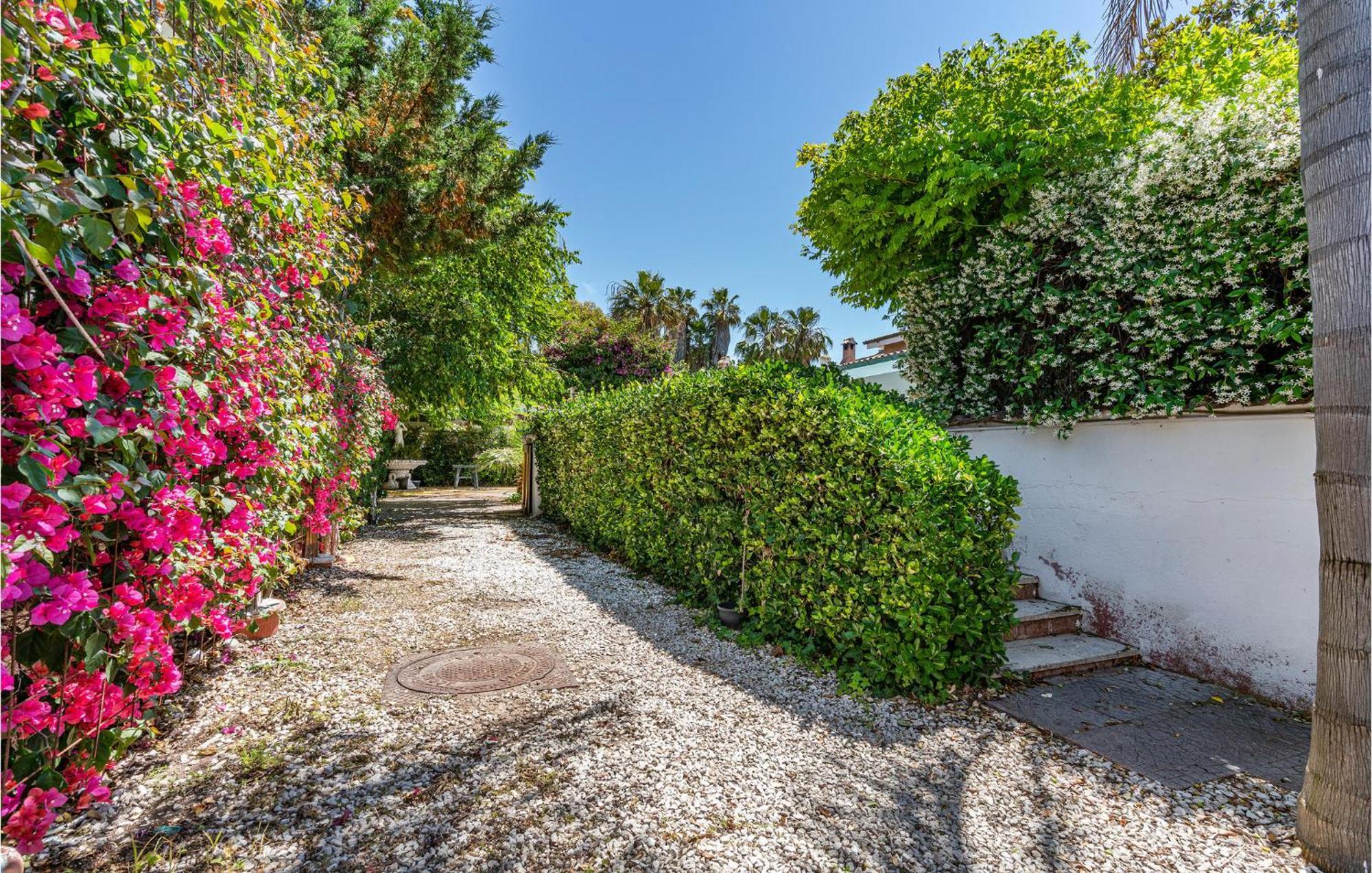 Beautiful Home In Fiumicino With Wifi 外观 照片