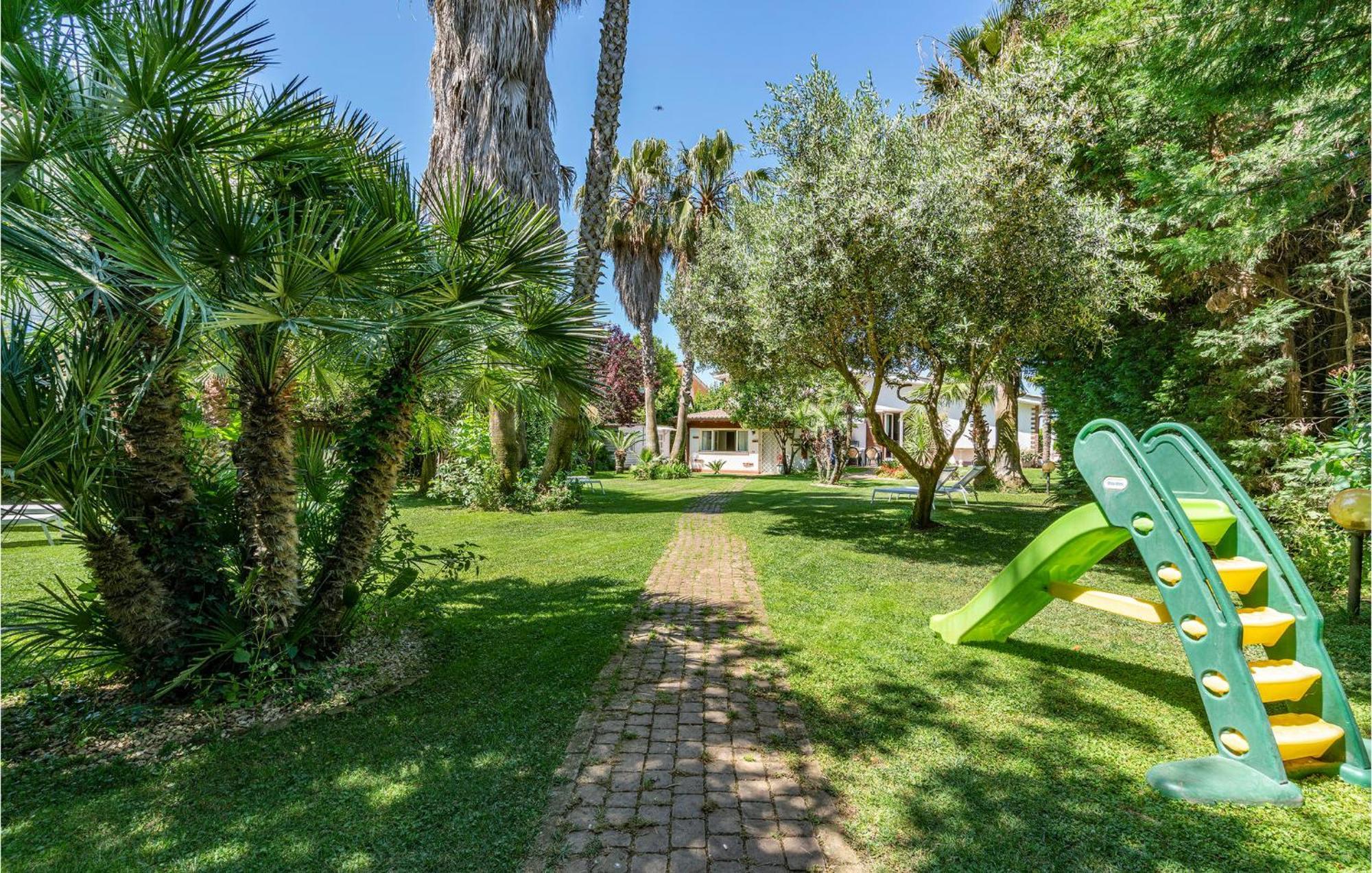 Beautiful Home In Fiumicino With Wifi 外观 照片