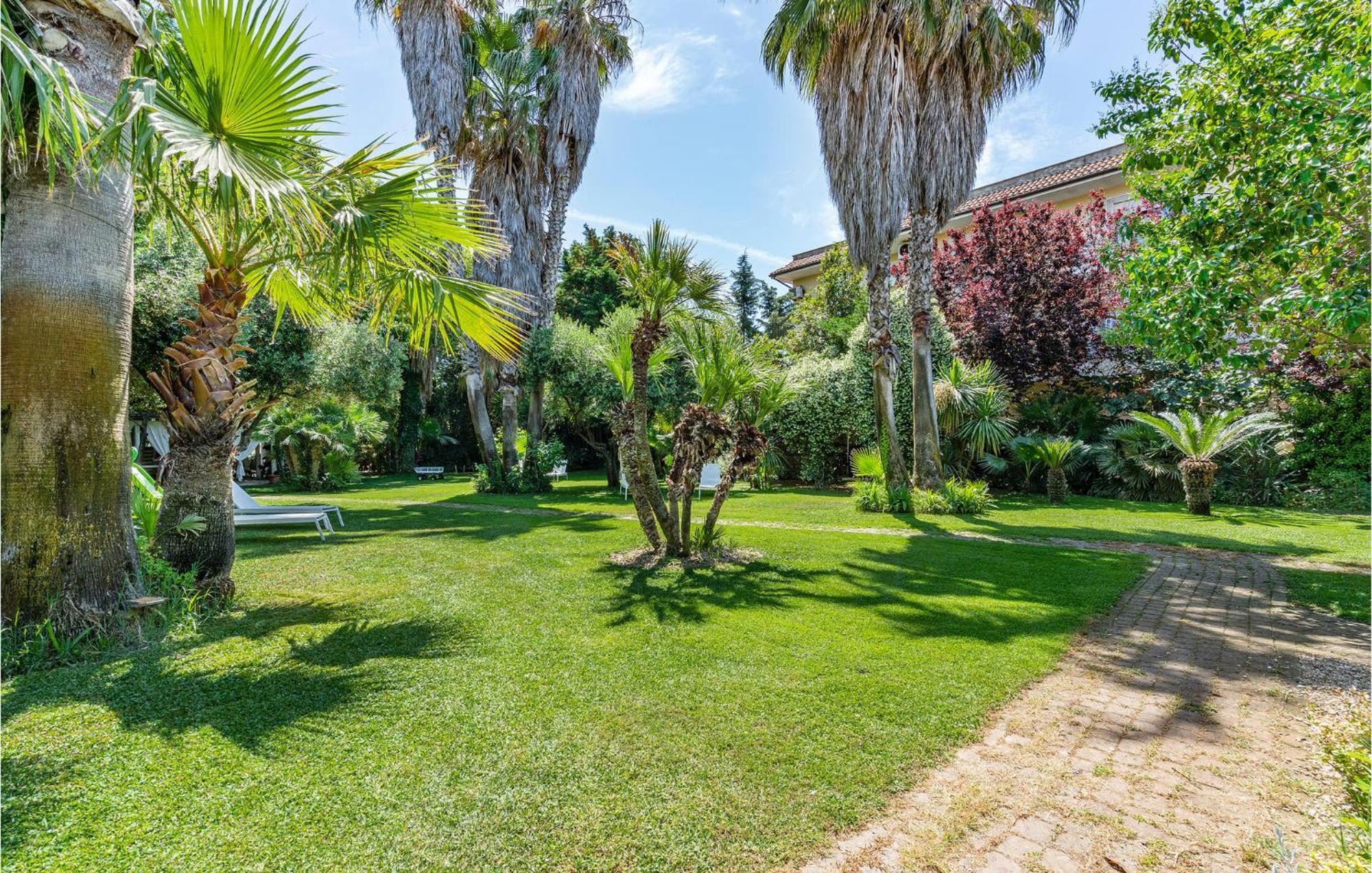 Beautiful Home In Fiumicino With Wifi 外观 照片